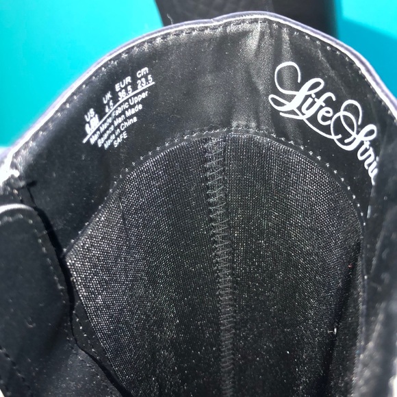 Black boots - Picture 5 of 5